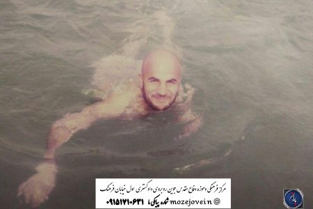 غواص شهید وکیلی  در حال آموزش شنا